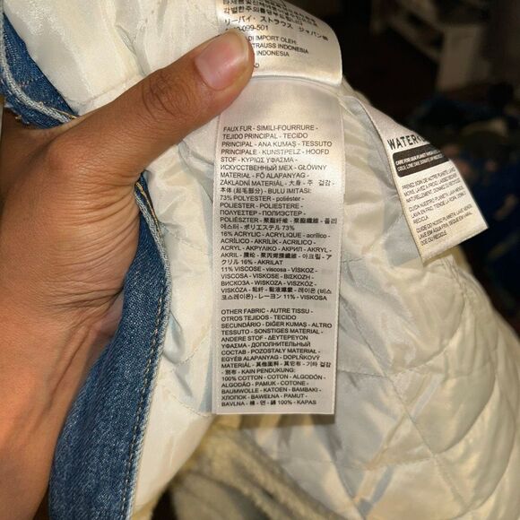 New Levi's Premium Ex-Boyfriend Pieced Cream Sherpa & Denim Trucker Jean Jacket - Picture 7 of 7